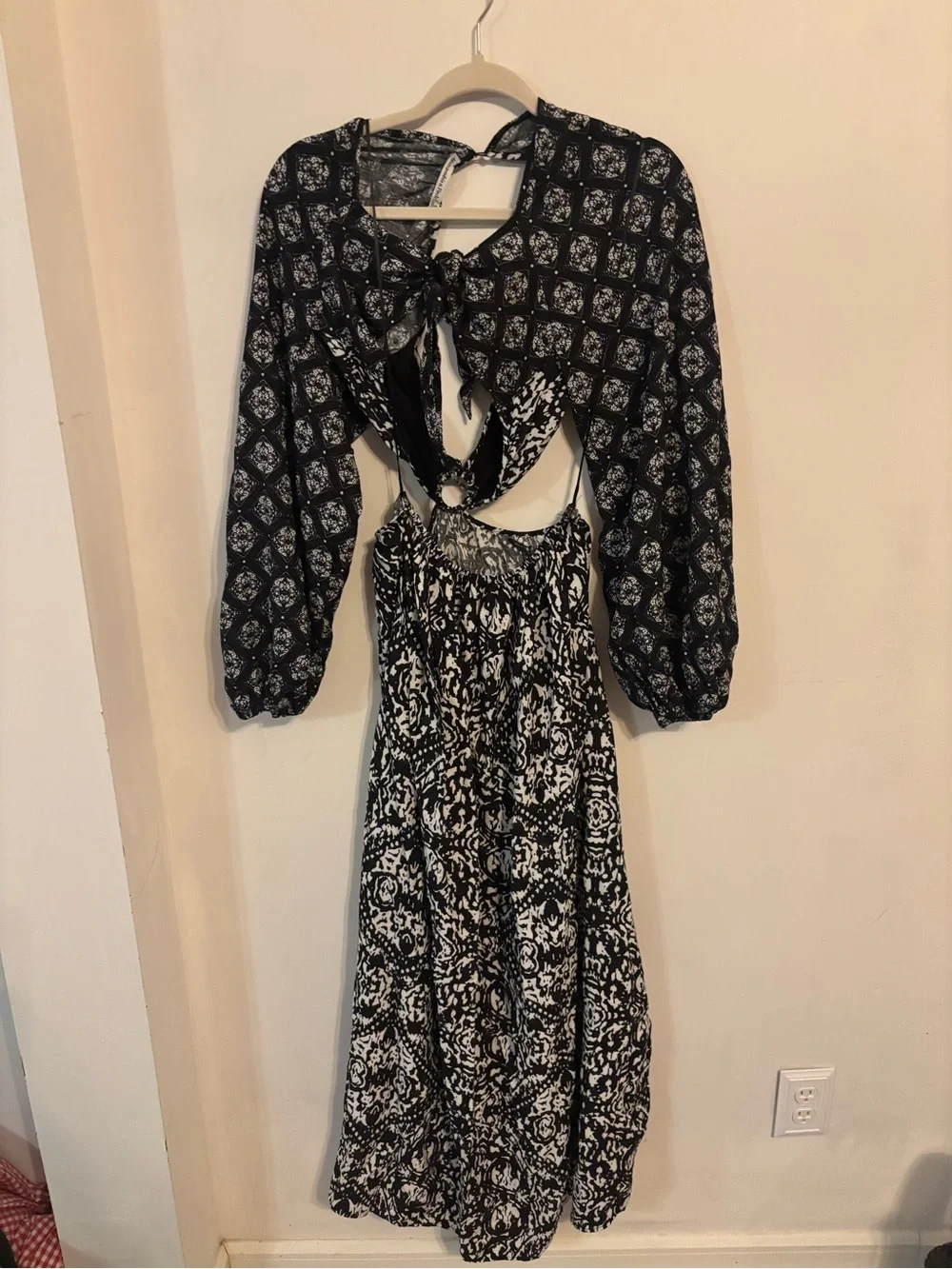 Abercrombie & Fitch S Black White Floral Cut Out Maxi Dress